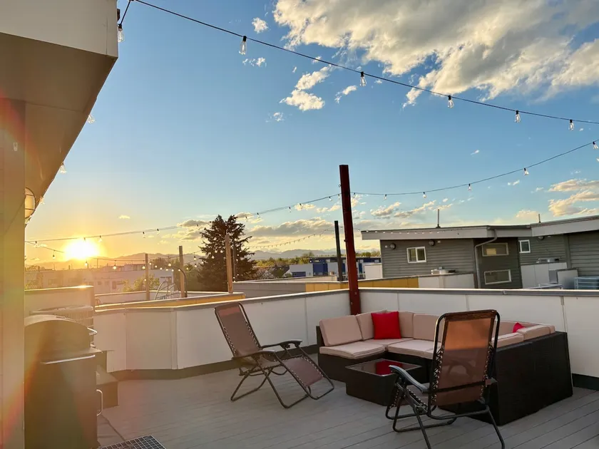 Rooftop Deck, Walk to Empower Field, with Aquarium - Image 1