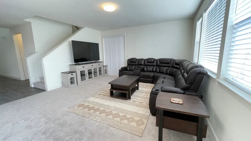 Brand new house with snowy mountain views - Image 1