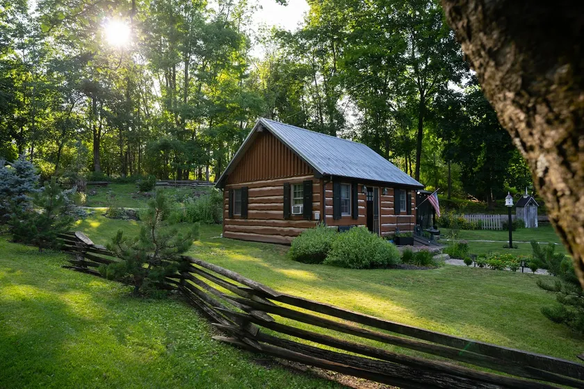 loft+Fire pit+Bar room+3 seasons gazebo+Coffee bar - Image 1