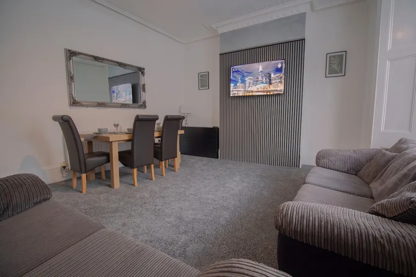 15 Laura Street - Image 1