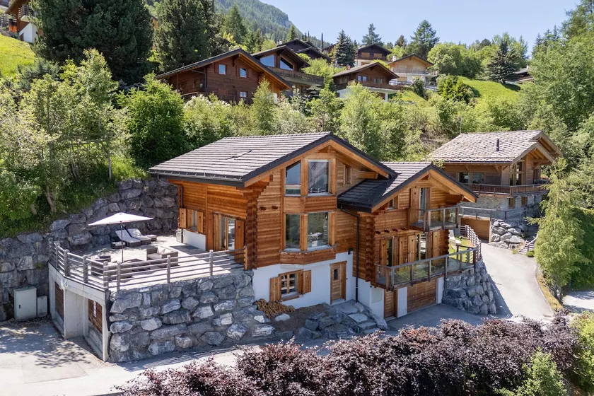 Chalet Enchanteur sauna, jacuzzi, 13pax - Image 1
