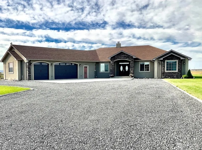Peaceful 4 bedroom house near lake access - Image 1