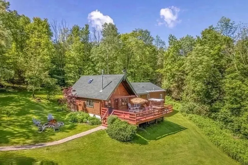 Pet Friendly Log Cabin that can sleep up to 12! - Image 1
