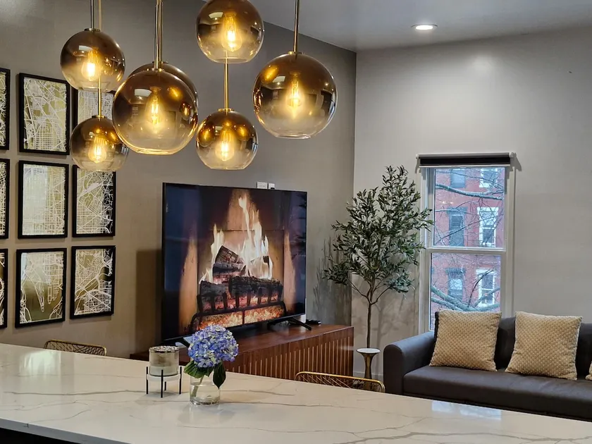 The Casablanca: Logan Circle Luxury + Parking - Image 1