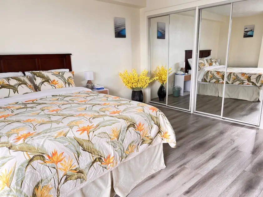 Centrally Located, Elevators, pool, WiFi And A/C - Image 1