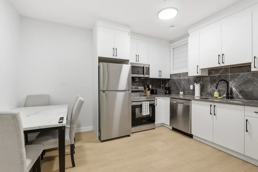 Charming 1-Bedroom Close to Transit & Downtown - Image 1