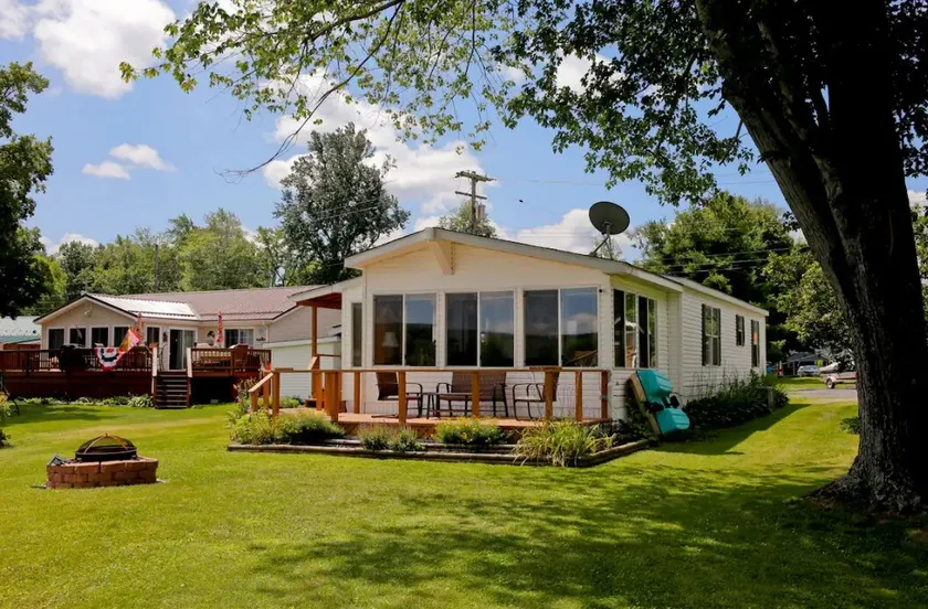 Weller Island Bliss Lakehouse - Image 1