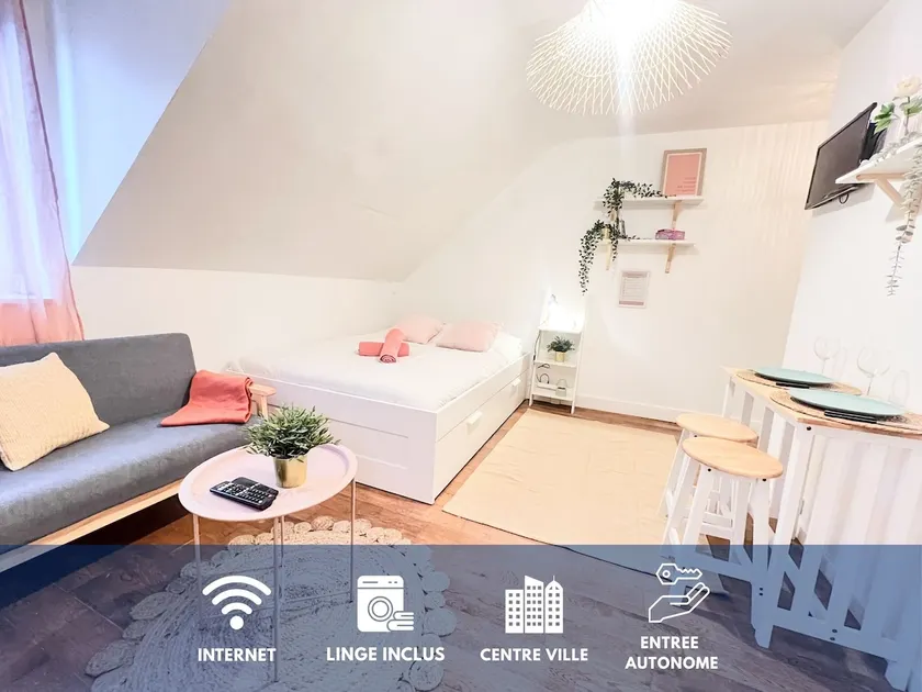 Cozy studio – Downtown, near the station and beach - Image 1