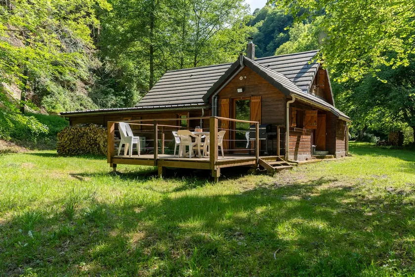 Waterfront cottage, between forest and river - Image 1