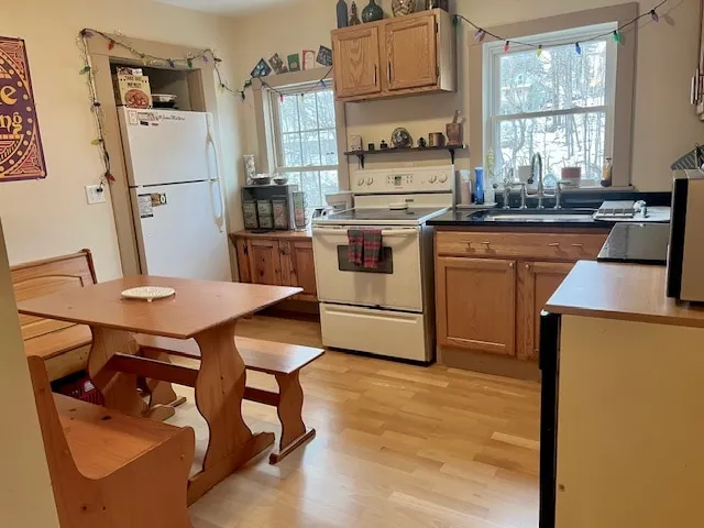 Relaxing river view, country village retreat. - Image 1