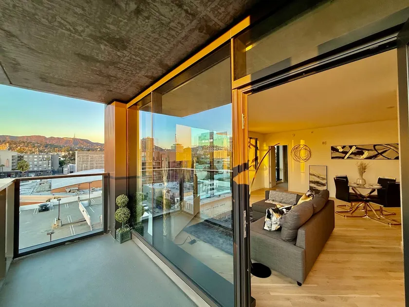 Penthouse Hollywood! Unique Views/Hollywood sign! - Image 1