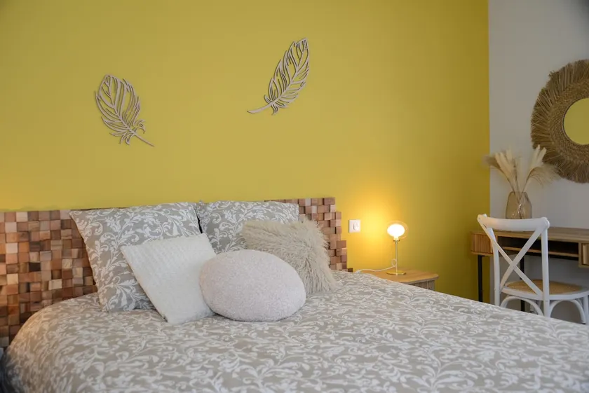 Les Tisserands Bed and Breakfast - Image 1