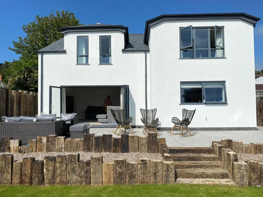Coome Lodge: Modern Stay near Saunton Sands Beach - Image 1