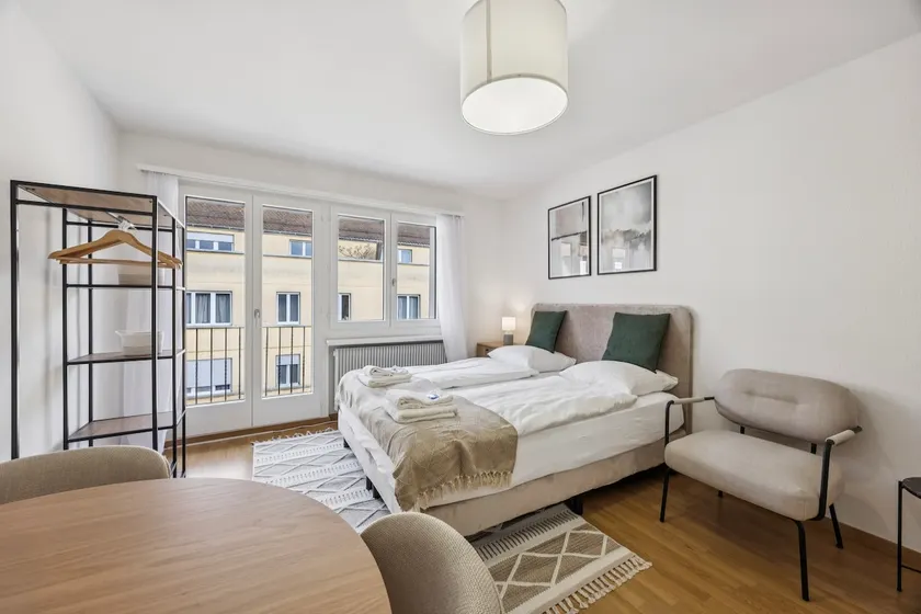 Wifi, Smart TV, City Centre, Queen Bed - CR 18 - Image 1