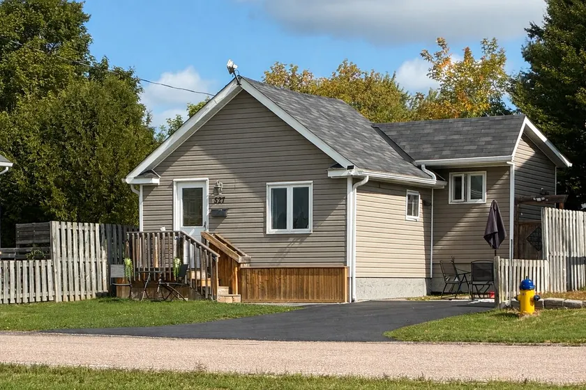 Cozy Corner | Full house in the Heart of Pembroke - Image 1
