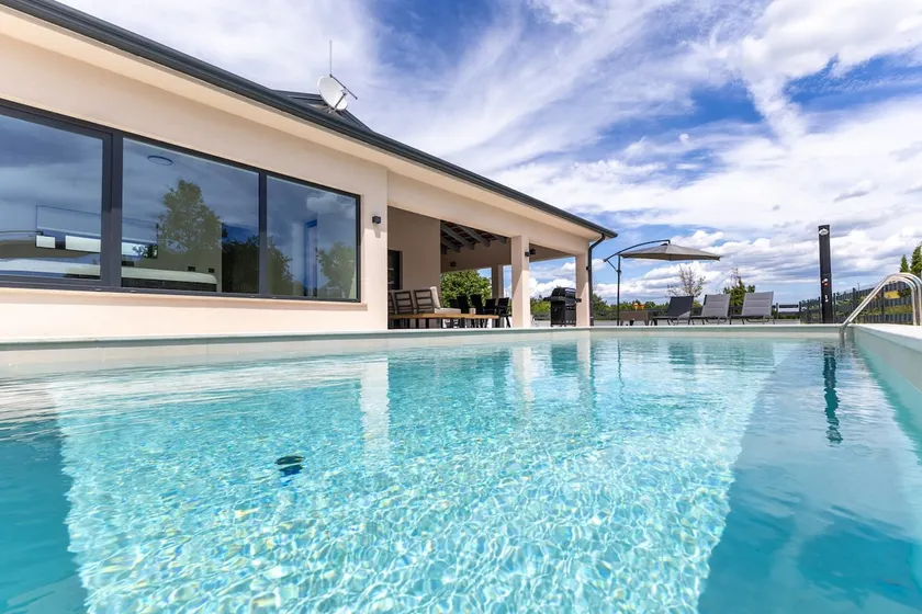 Villa Coriticum with pool and indoor Jacuzzi - Image 1