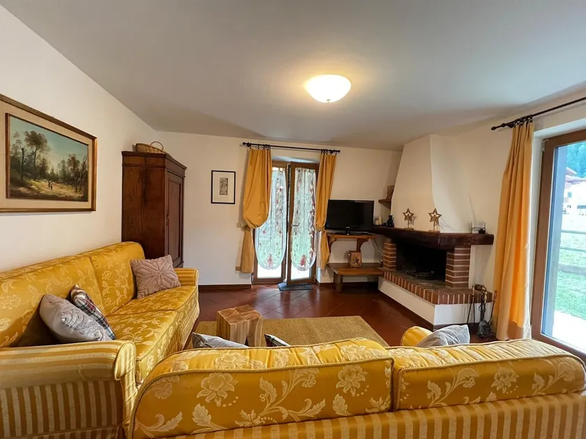Ground floor apartment with garden use - Image 1