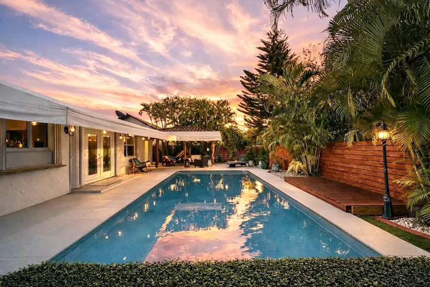 3/2 Home with Pool & Bbq near Dadeland Mall - Image 1