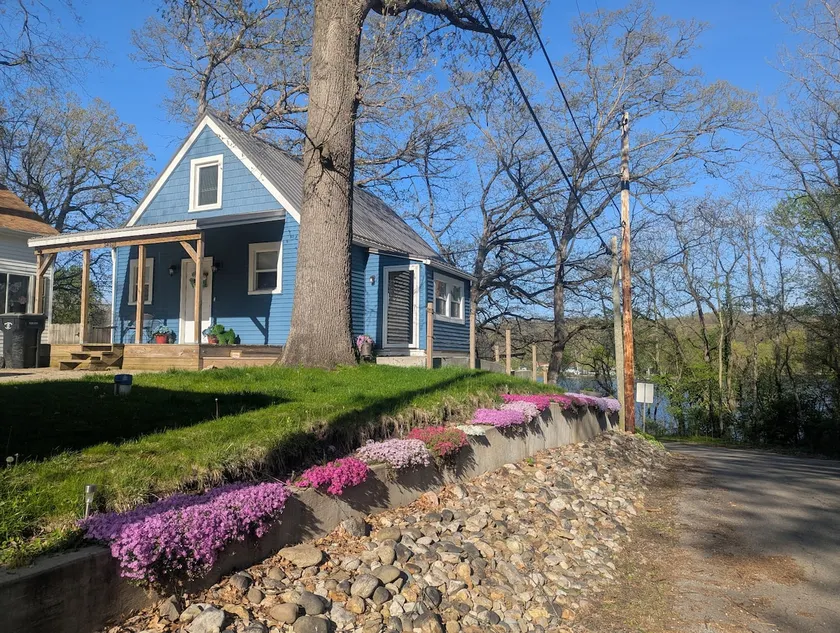 Dogs Stay Free! Lakefront Home near Notre Dame - Image 1