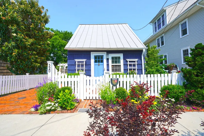The Little Blue Cottage - Image 1