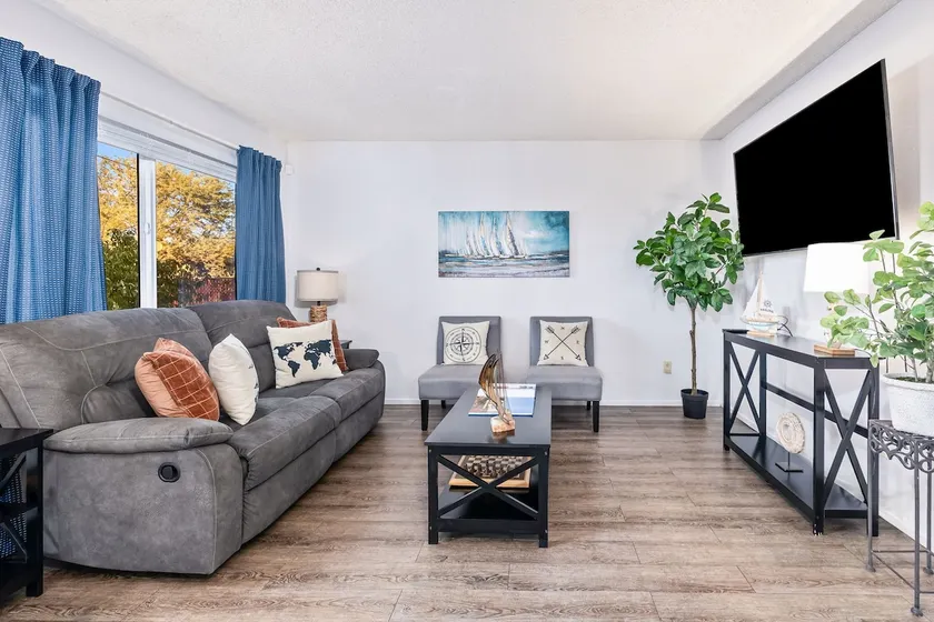 Sail Away Casa: Downtown Tucson’s Best Epic - Image 1