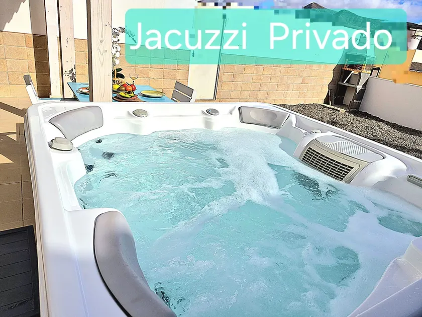 Jacuzzi Apartment - Image 1