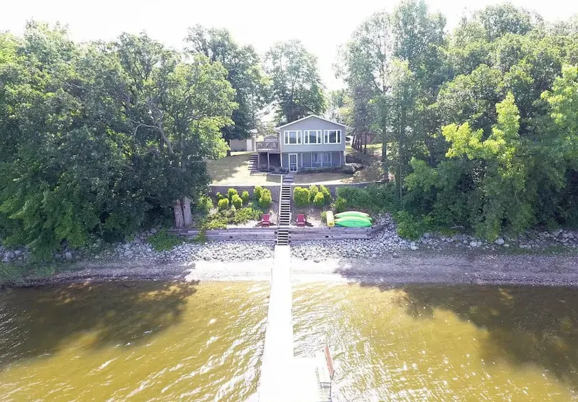 A lakefront retreat w/dock *Groups* 1 Hr from Mpls - Image 1