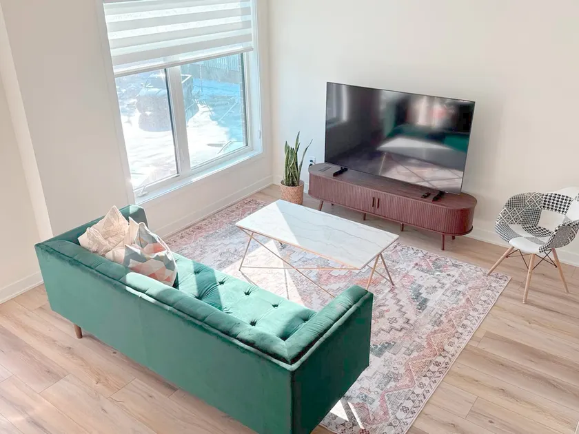 Modern Townhome | Boardwalk · Spa · Zoo | Parking - Image 1