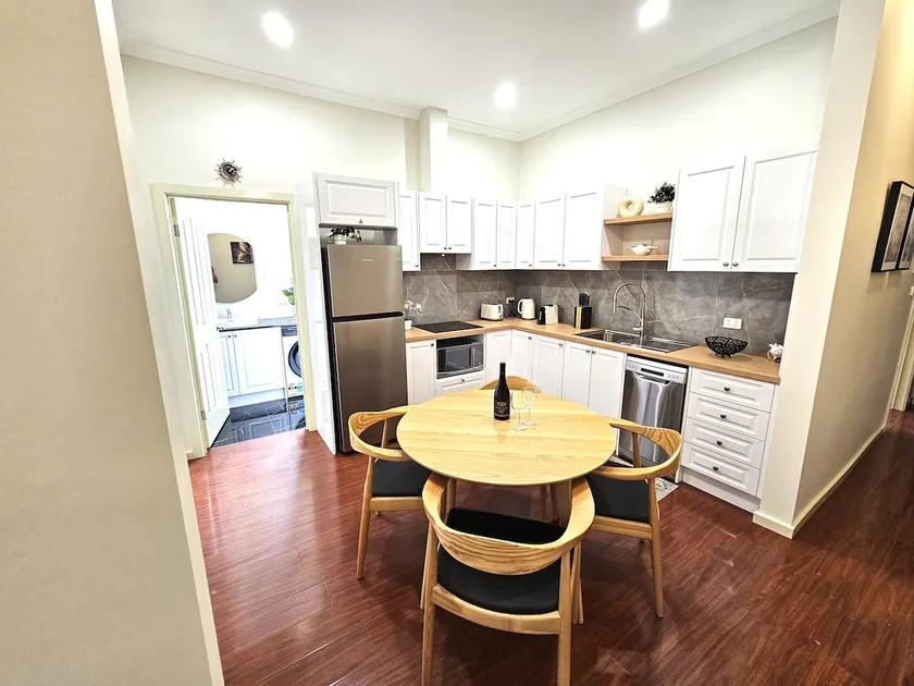 Hidden Gem in the heart of Caulfield : 2BR unit - Image 1