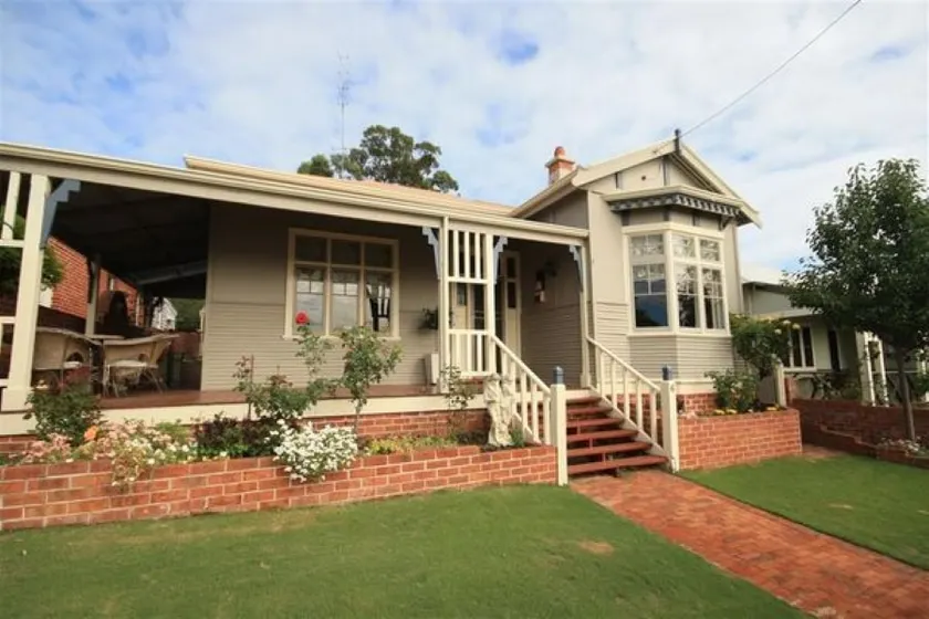 Loft above heritage home in Bunbury CBD - Image 1