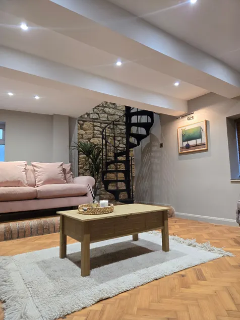 Wishing Well Cottage - Stylish Cosy Escape - Image 1