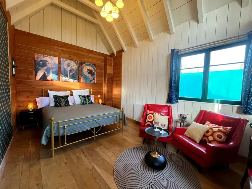 Special overnight stay in Champagne with swimming pool - Image 1