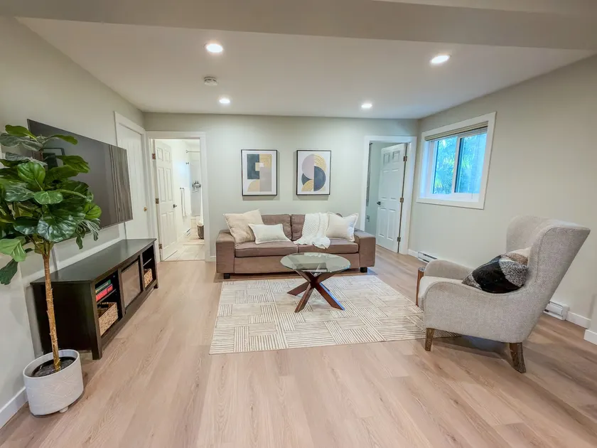 Victoria 2BR Suite: Clean, Private, 5 Min to Beach - Image 1
