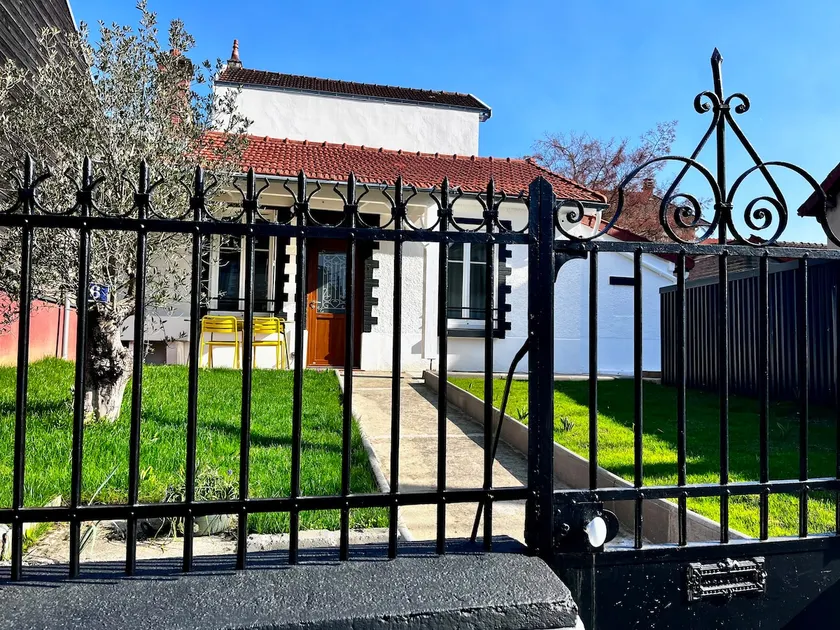 Townhouse with garage - Image 1