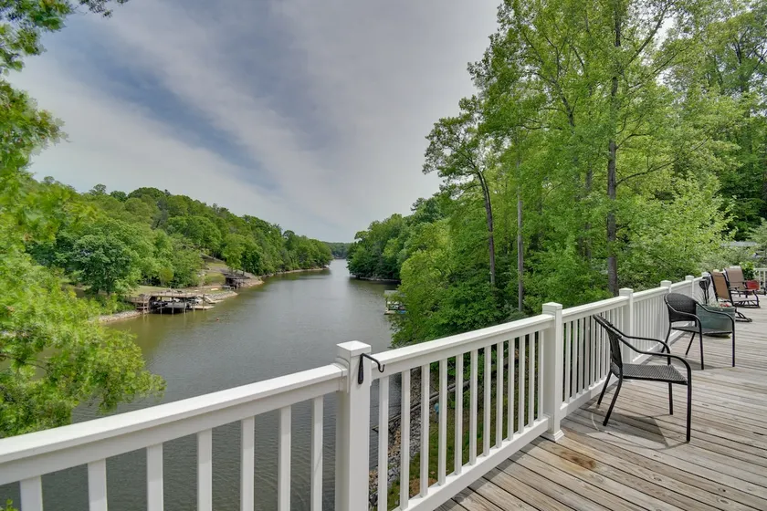 Private Hot Tub! Getaway on Smith Mountain Lake - Image 1