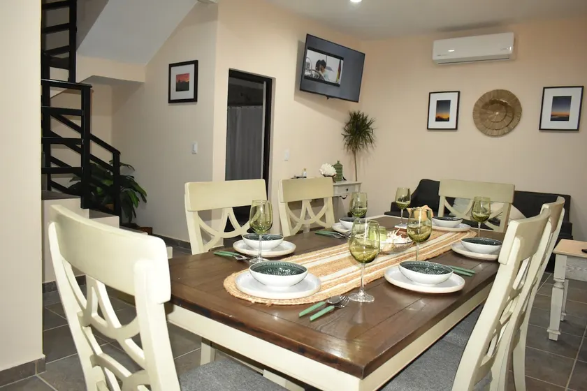 Ruta1 La Paz House with 4 bedrooms, 4 minutes to the airport - Image 1