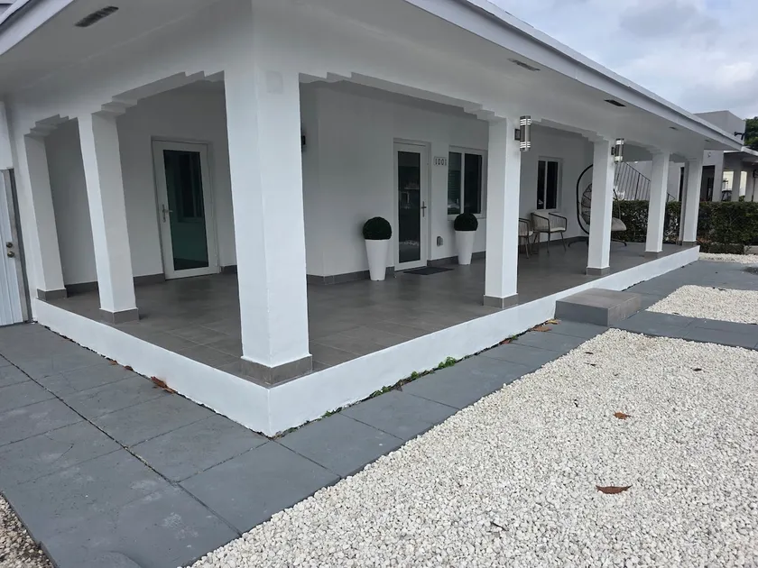Flamingo Family House - Near Airport - Image 1