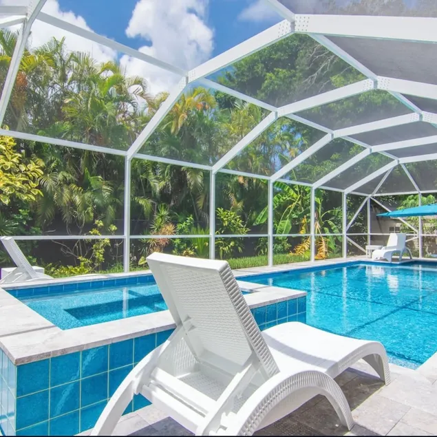 Charming tropical pool home, walk to the beach! - Image 1