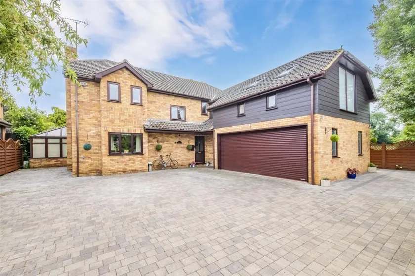 Private Studio w Parking | Near Kettering & A14 - Image 1