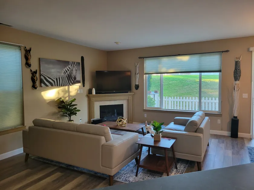 Charming gated Heartwood Circle Home - Image 1