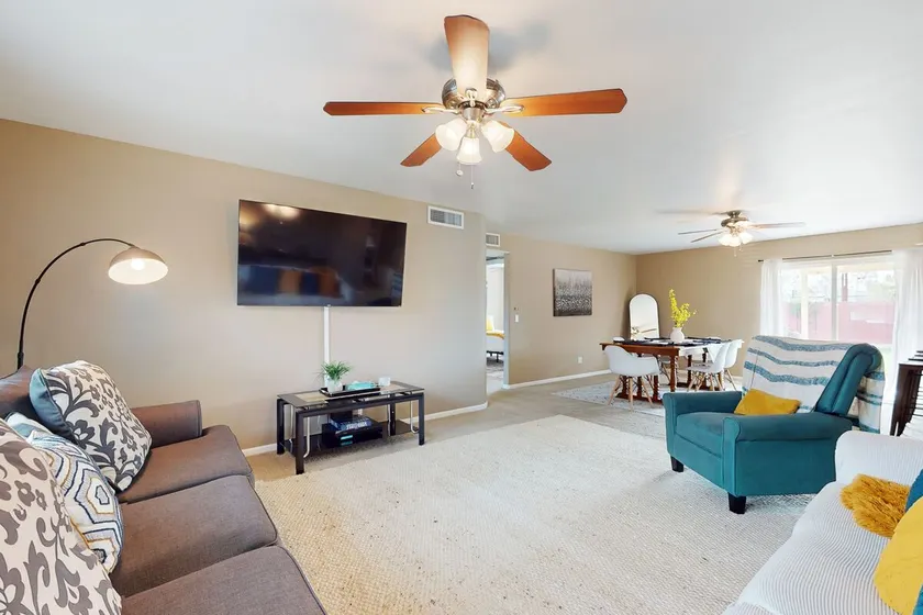 3BR single-level vacation home with fenced yard - Image 1