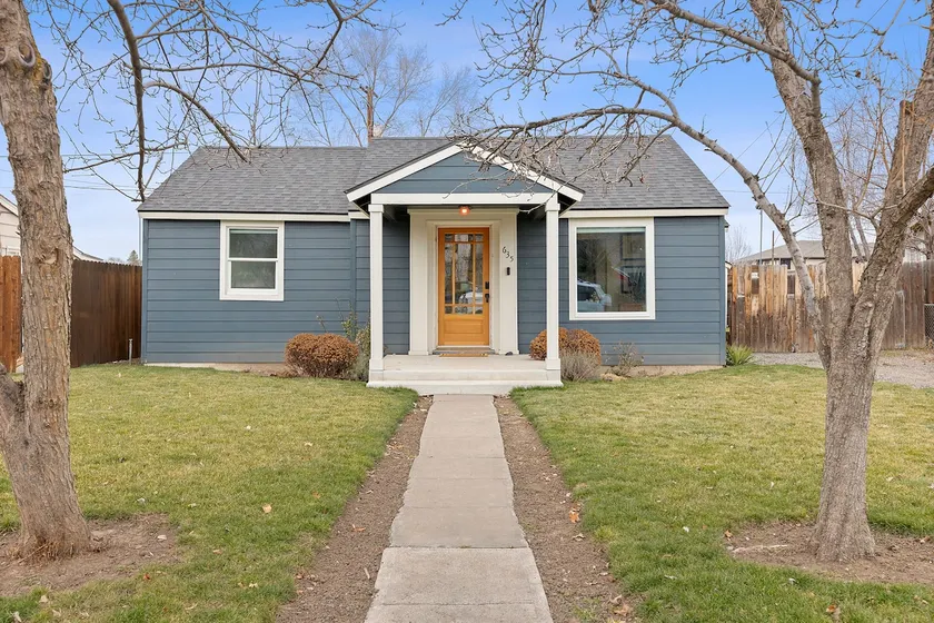 Cozy, stylish Bungalow in Downtown Prineville - Image 1