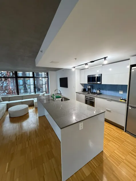 Steps to Gastown • 2BR Woodwards Condo • Parking - Image 1