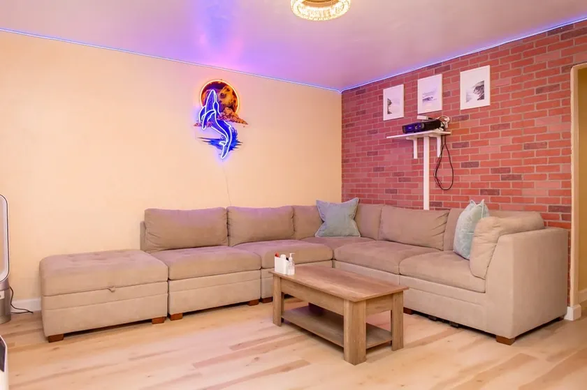 A Homely Apartment Near Monterey - Image 1