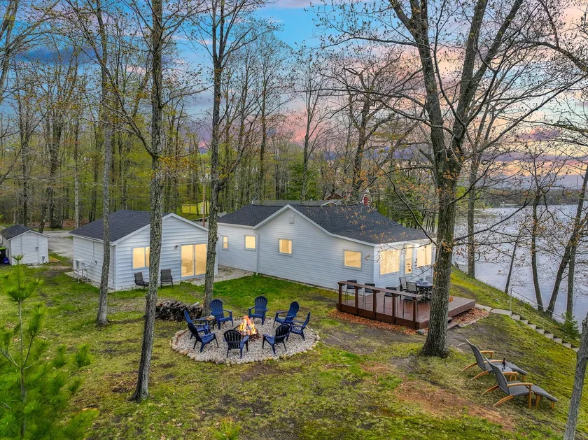 Paradise Lakefront, Dock, Kayaks, Bikes, Firepit - Image 1