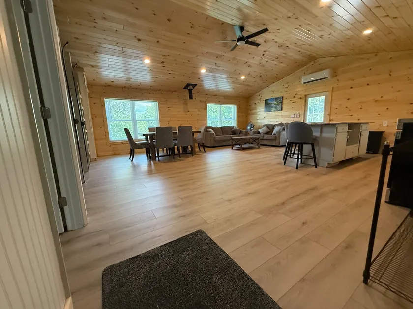Private secluded Cabin on Tug & Brantingham trails - Image 1