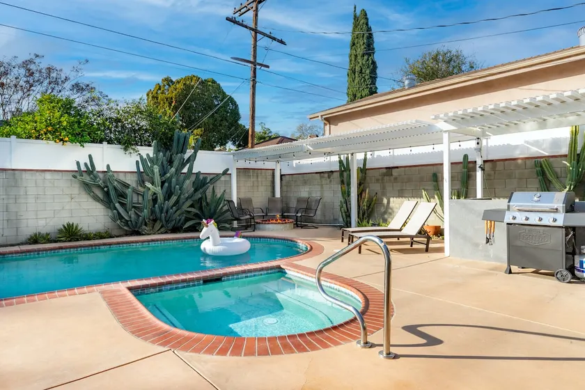 Luxury 5BR home |pool spa & games near universal - Image 1