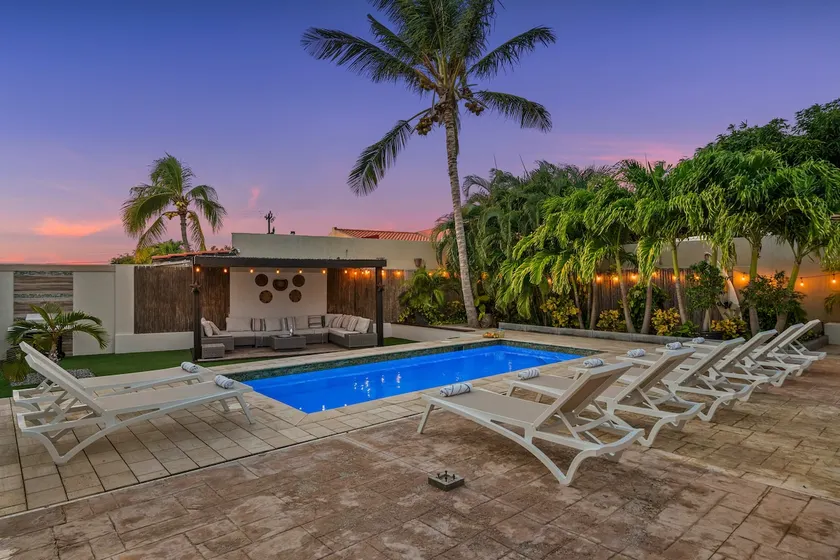 3BR Modern Villa Pool BBQ 5 min Palm Beach - Image 1