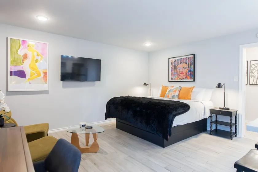Montrose Clever Studio! | Medical Center 17! - Image 1