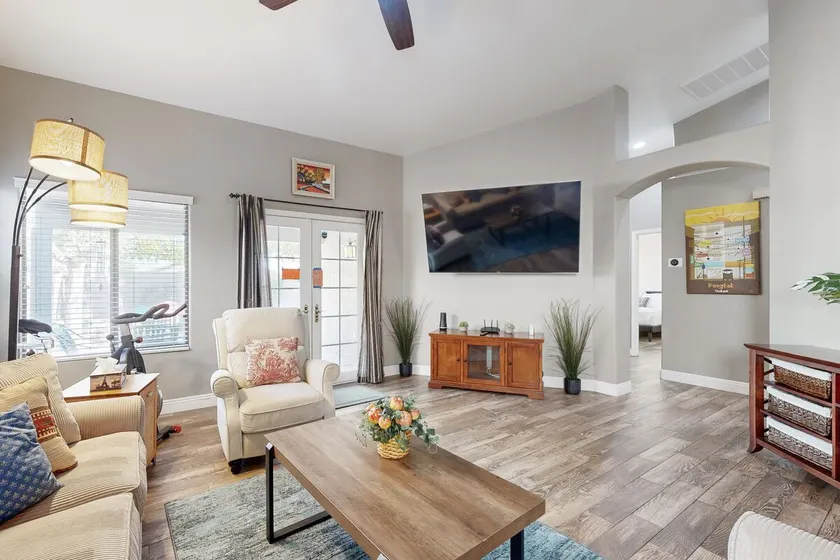 3BR Home with yard, patio furniture, mountain view - Image 1